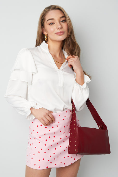 Bag babe on the move