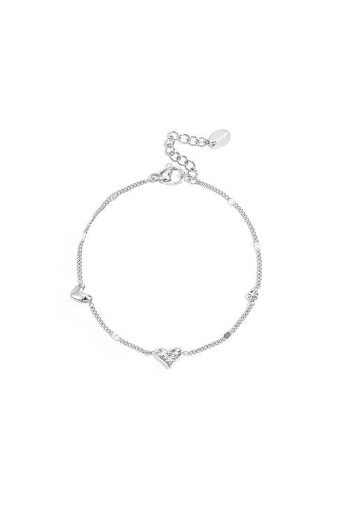 Bracelet with heart and stone pattern